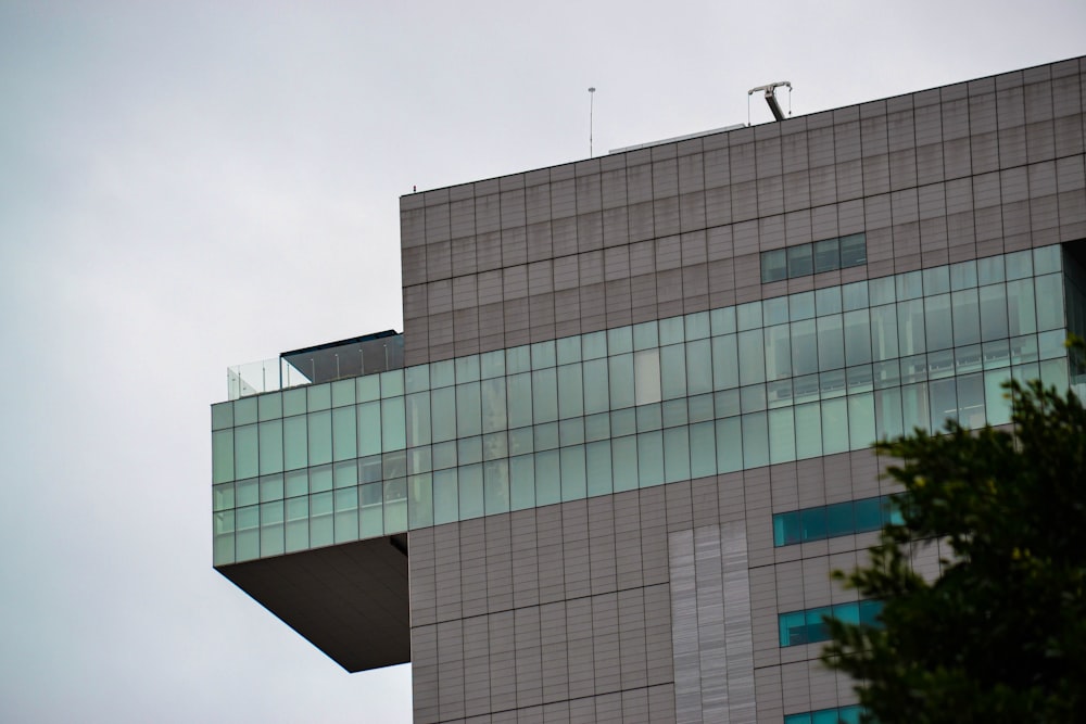 a tall building with a sky background