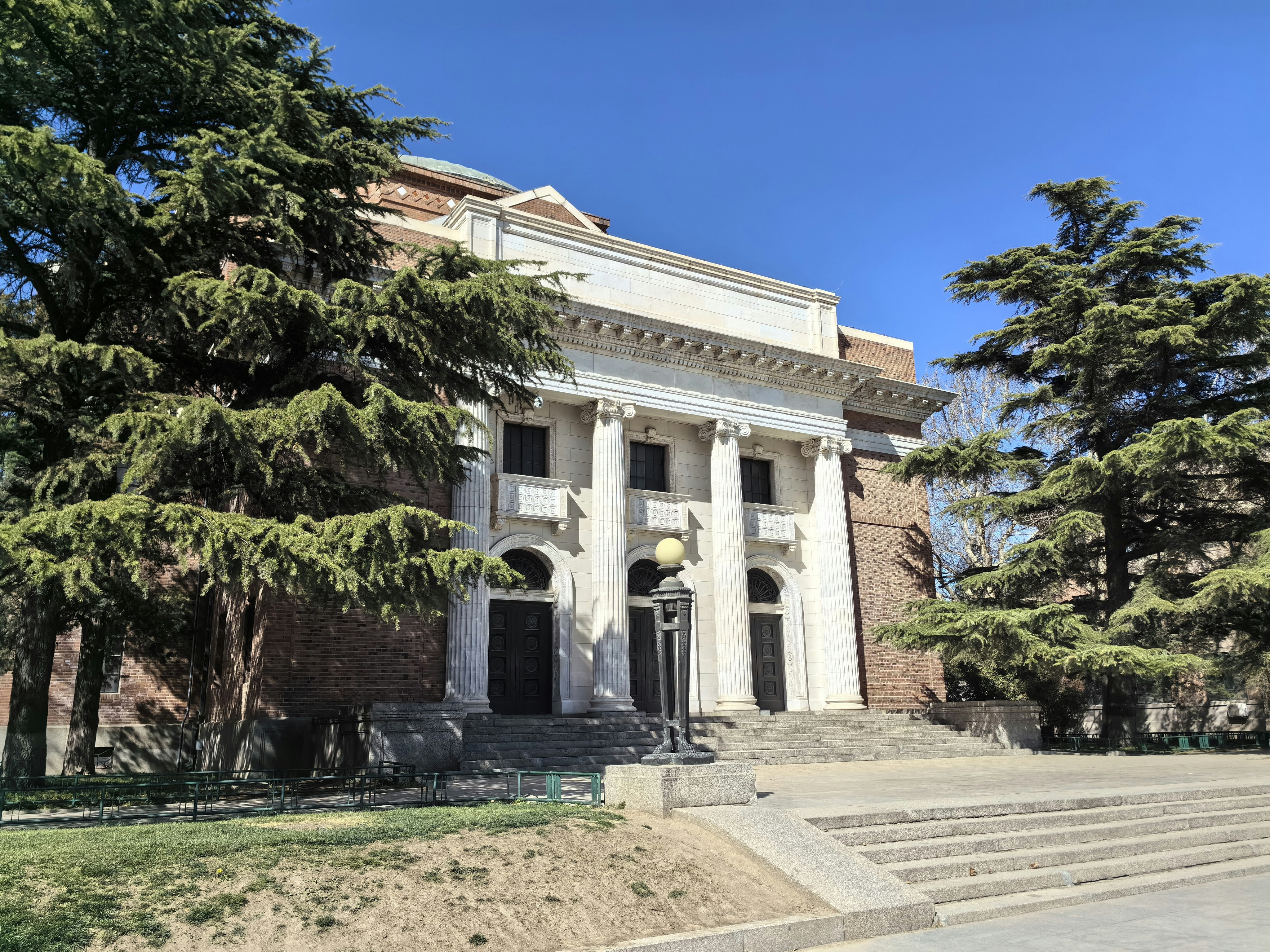 a large building with columns and steps in front of it