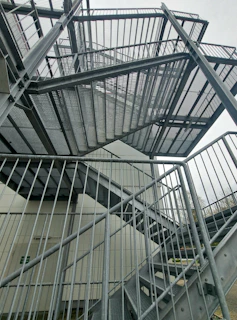 a bunch of stairs that are next to a building