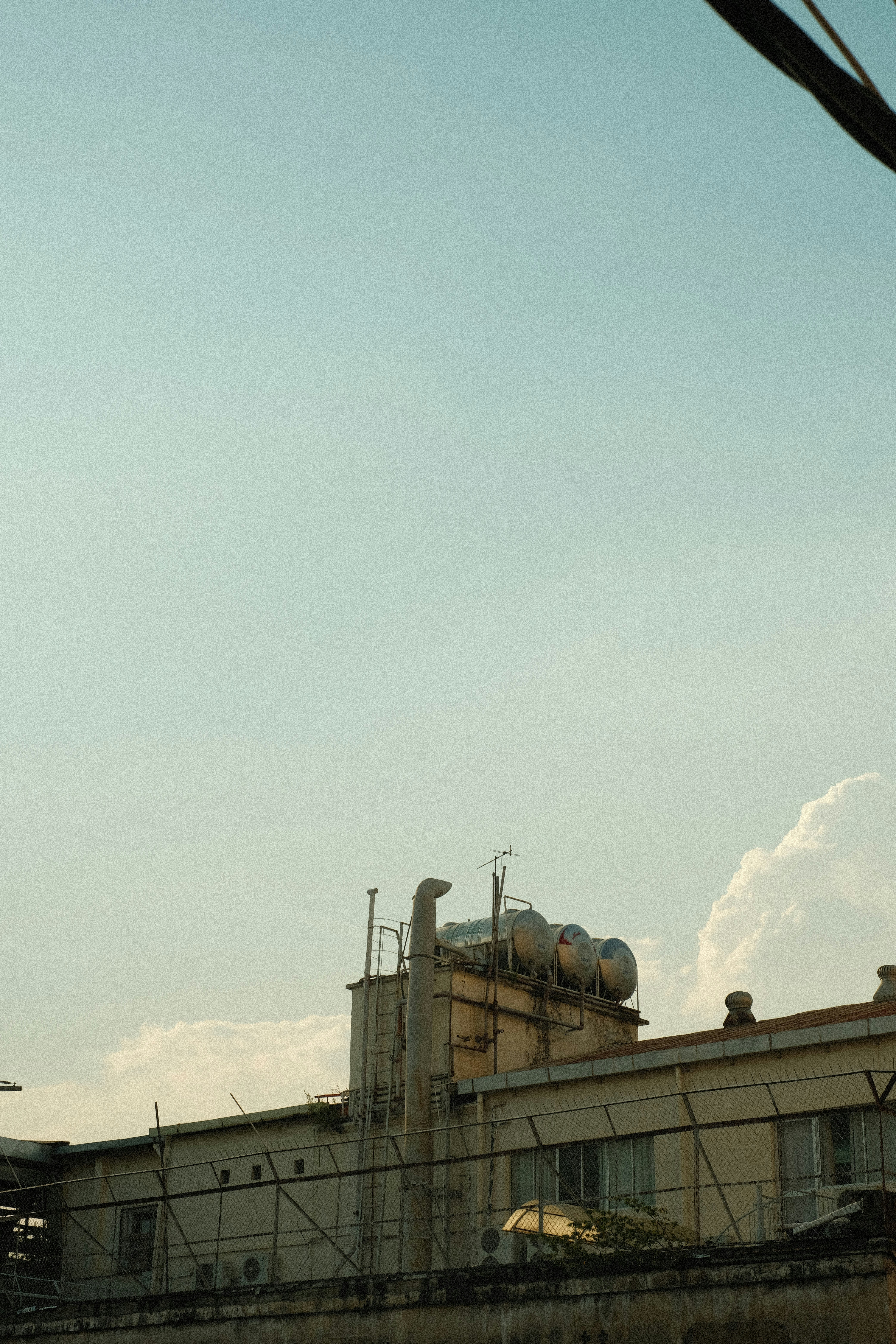 calm blue sky, ilustrasi artikel Wedding Week Warrior: Essential Self-Care for a Blissful Big Day 6