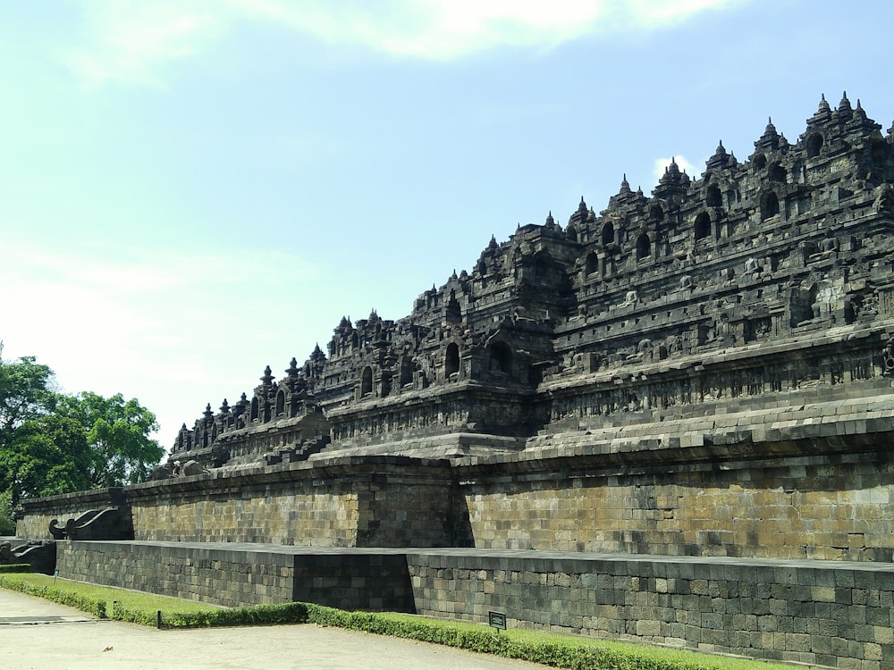 a large stone structure with many statues on it