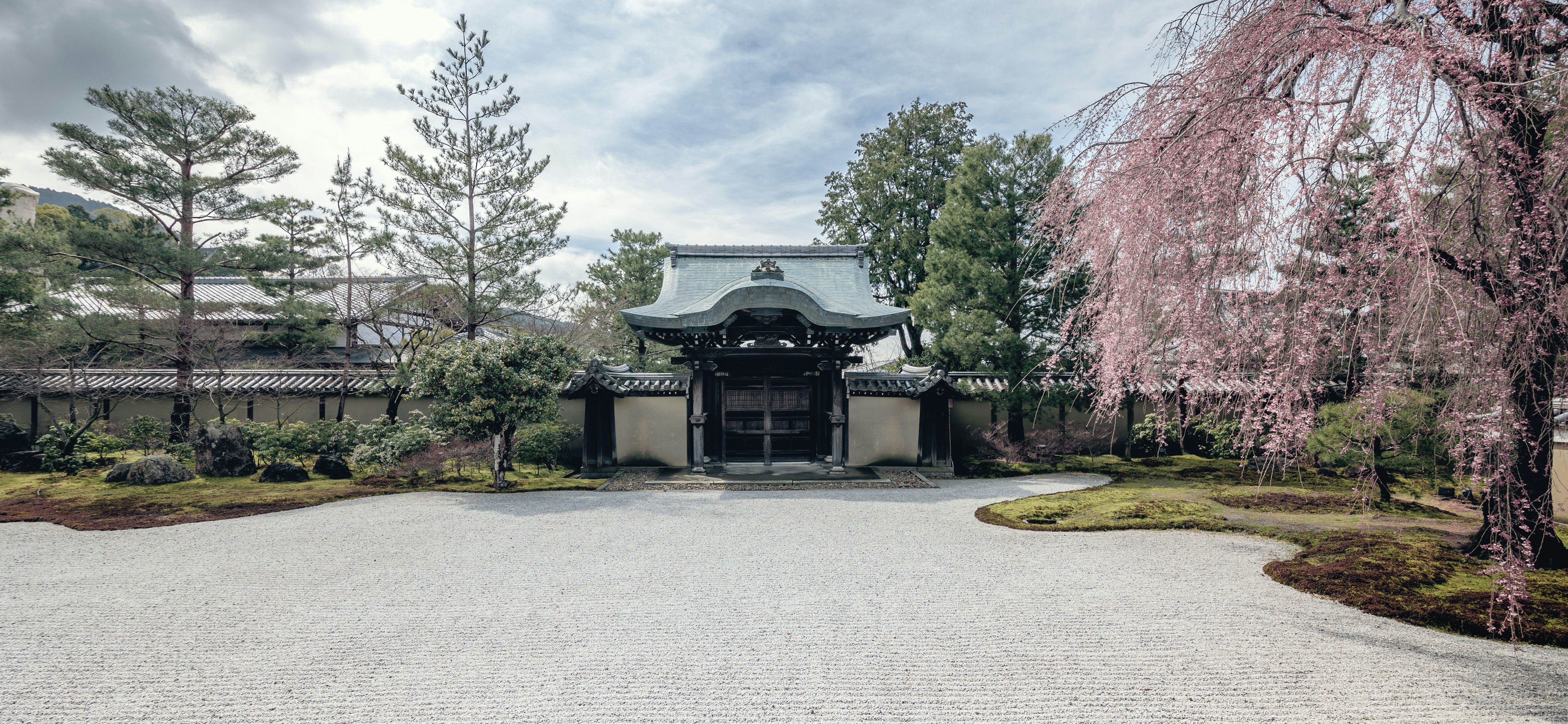 a building with a gate in the middle of it, 