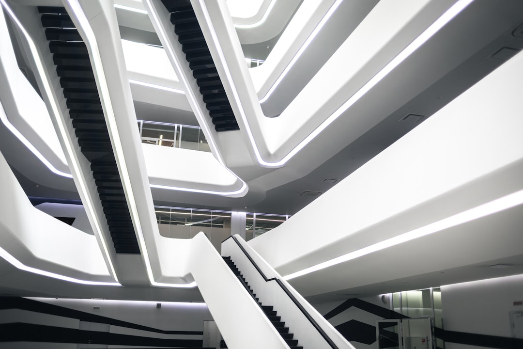 a very large building with a bunch of stairs,