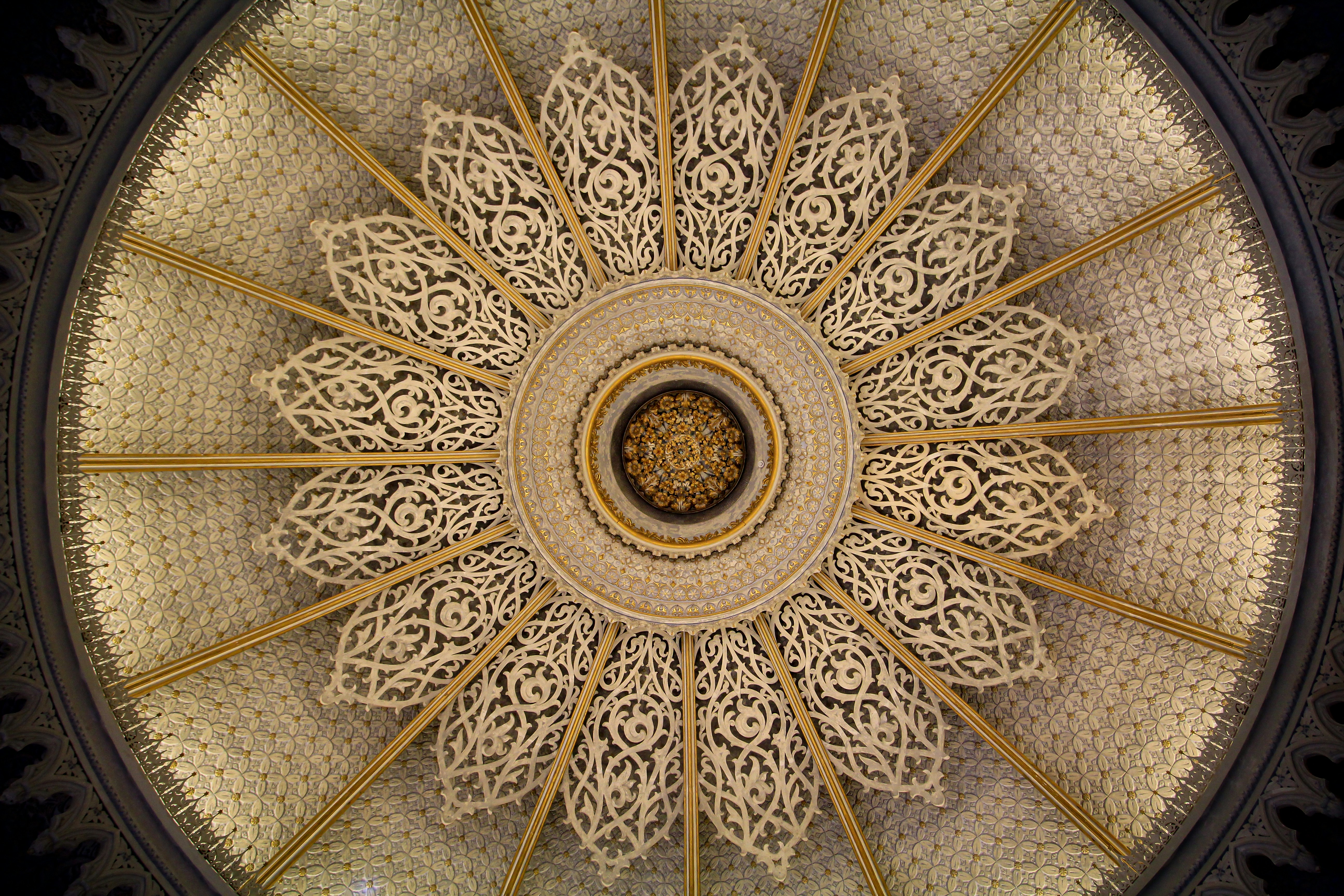 the ceiling of a building with intricate designs, Eye of the ceiling.