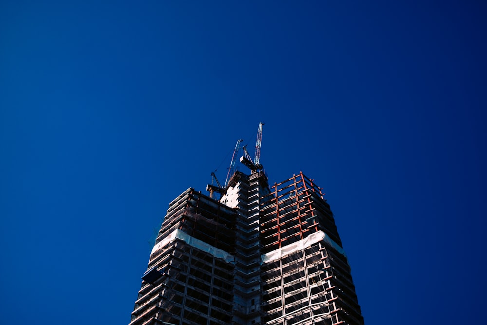 a very tall building with a sky background