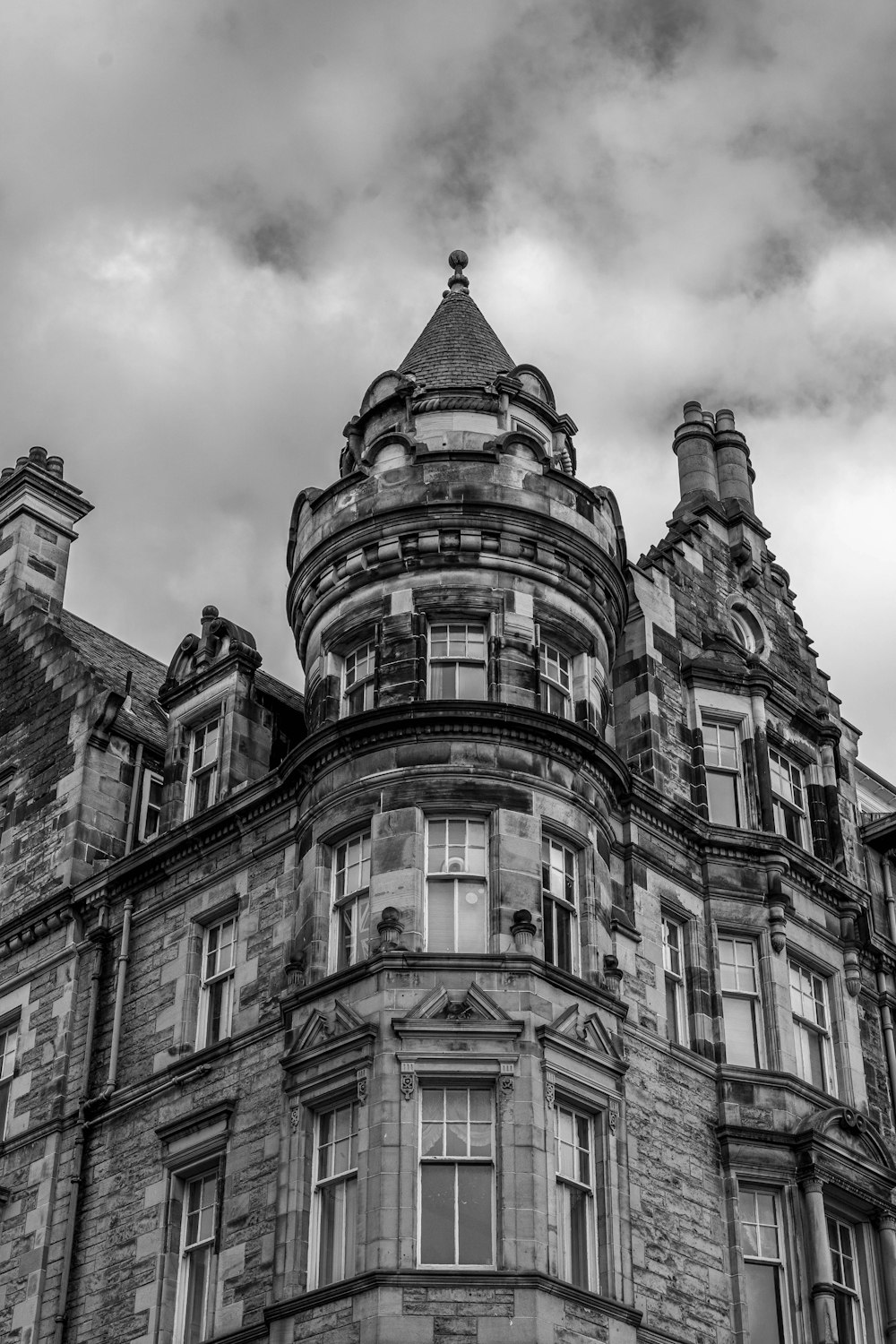 a black and white photo of an old building