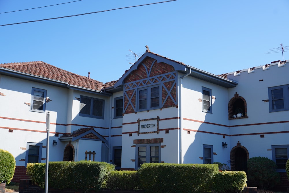 a large white building with a clock on the front of it