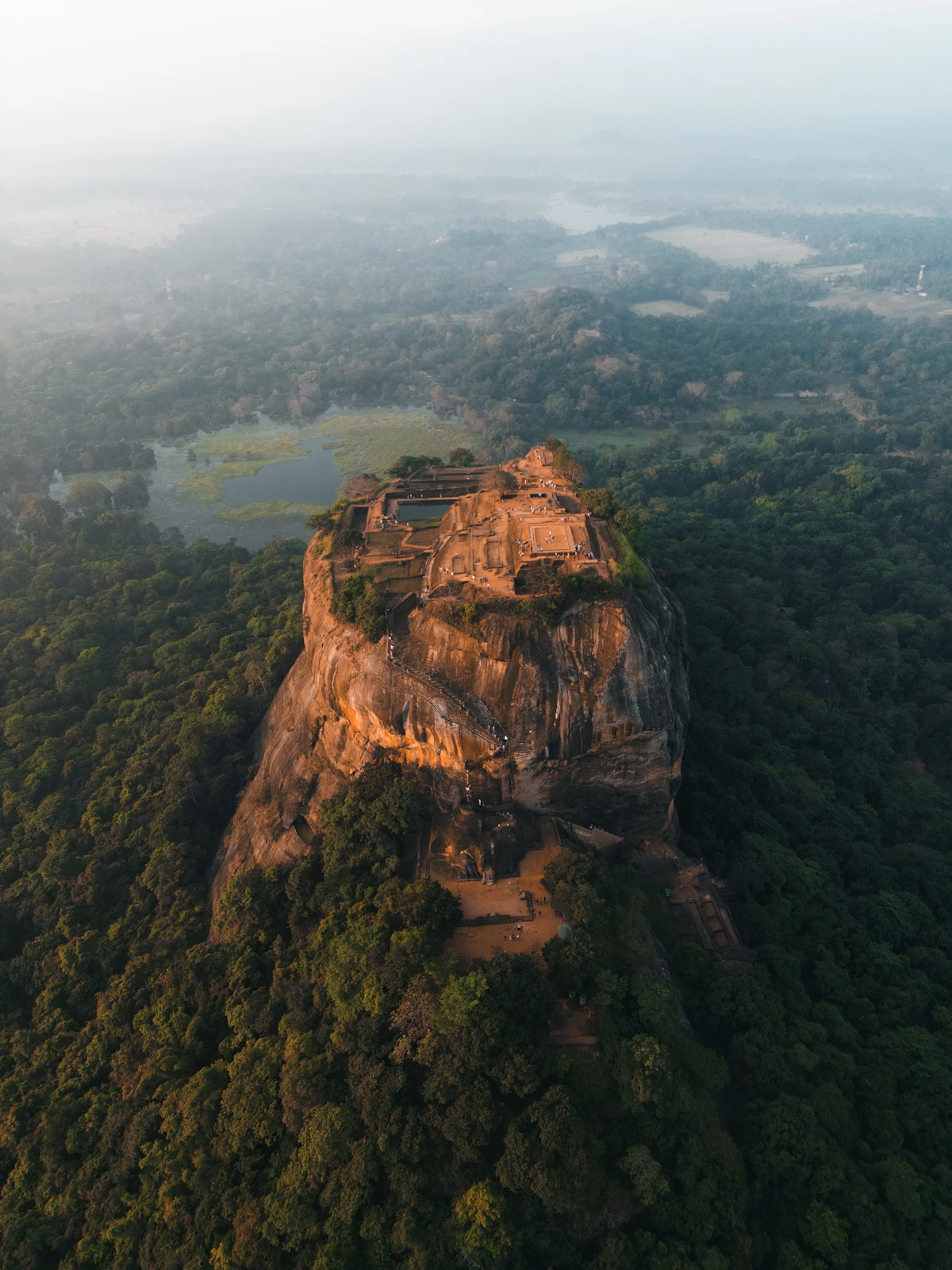 Sigiriya ja Sri Lanka troopiline loodus