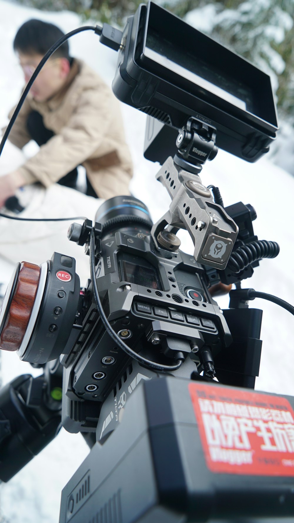 a video camera sitting on top of a tripod