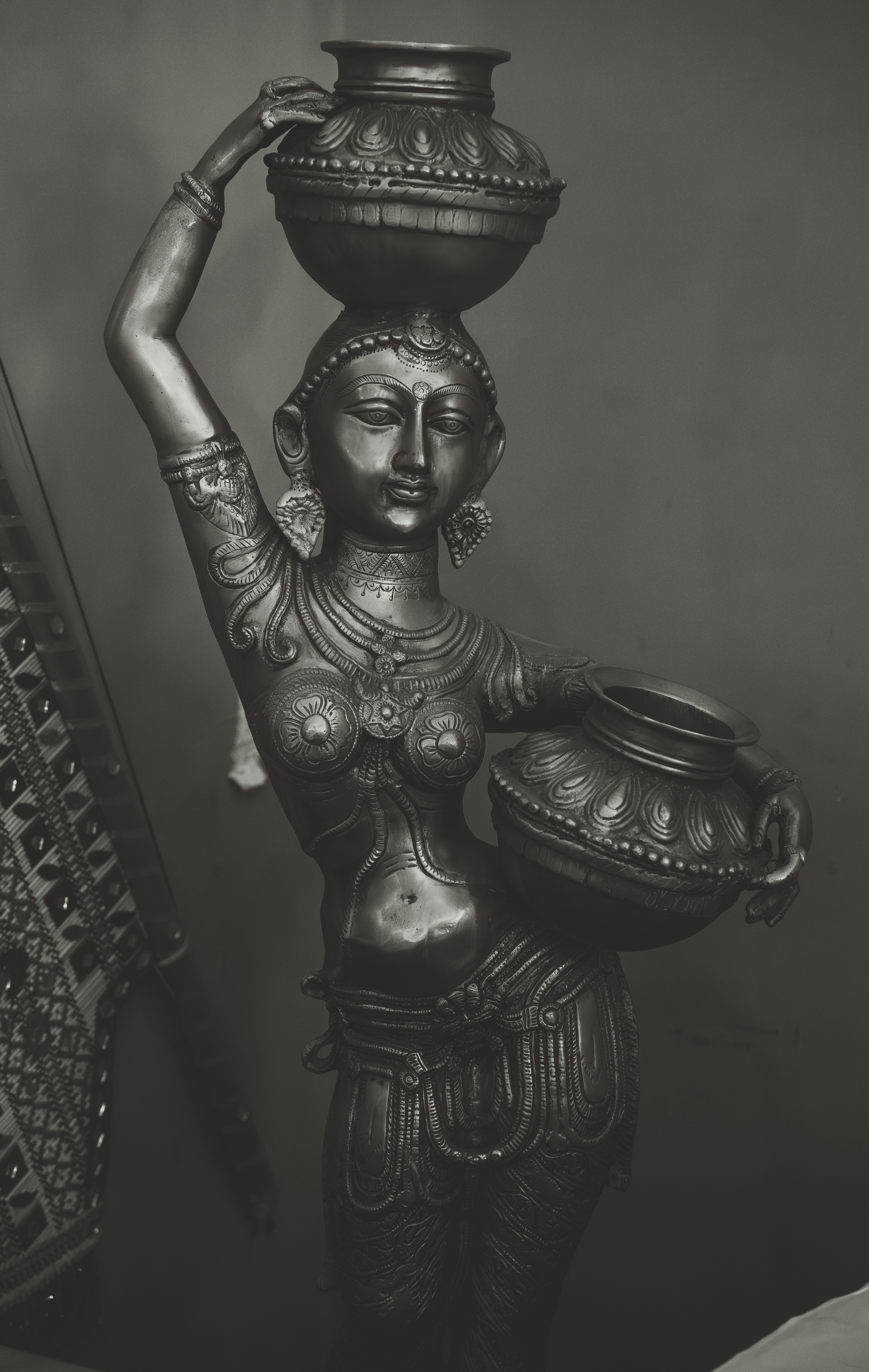 a black and white photo of a statue