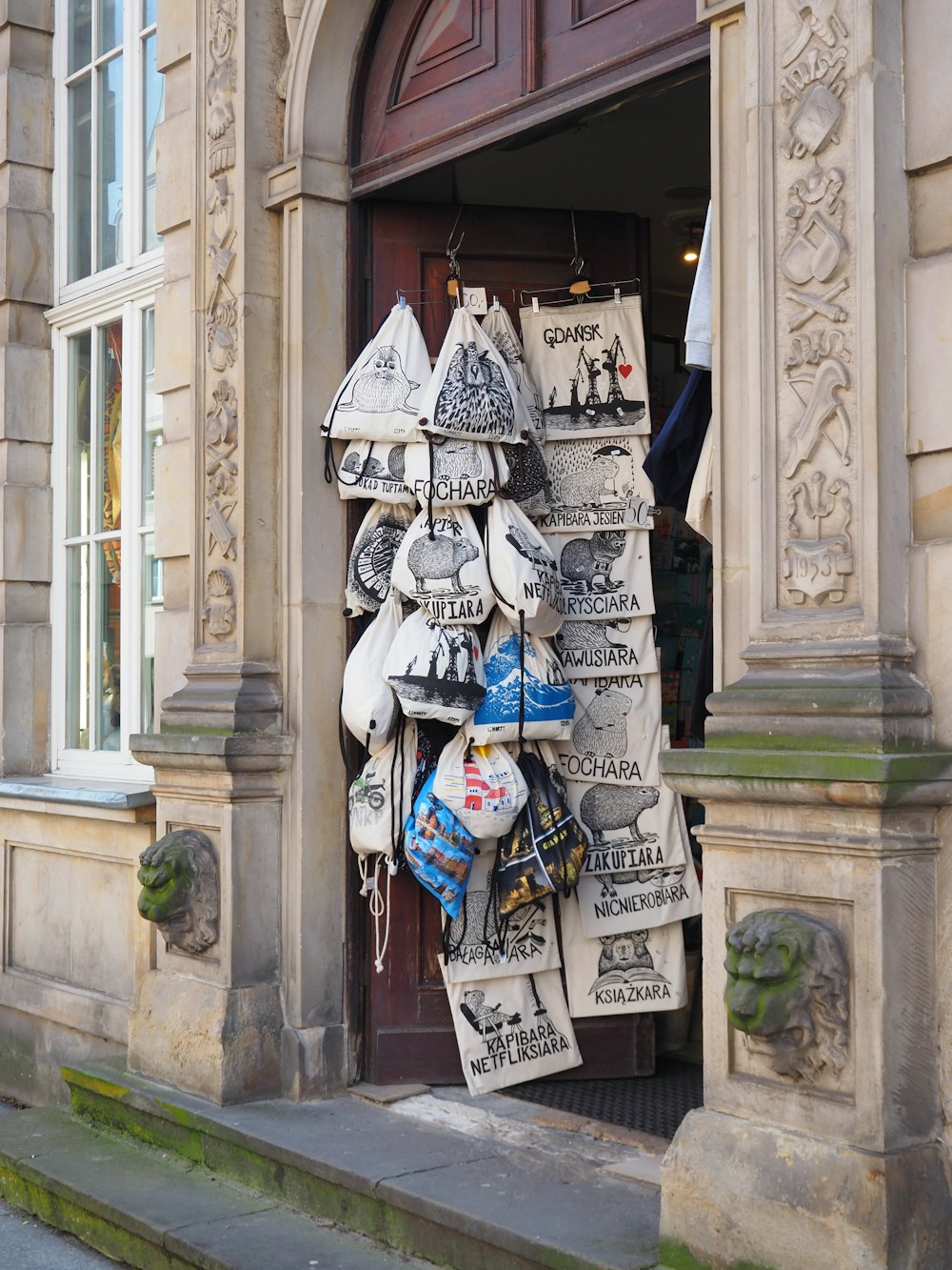 a bunch of bags are hanging on a door