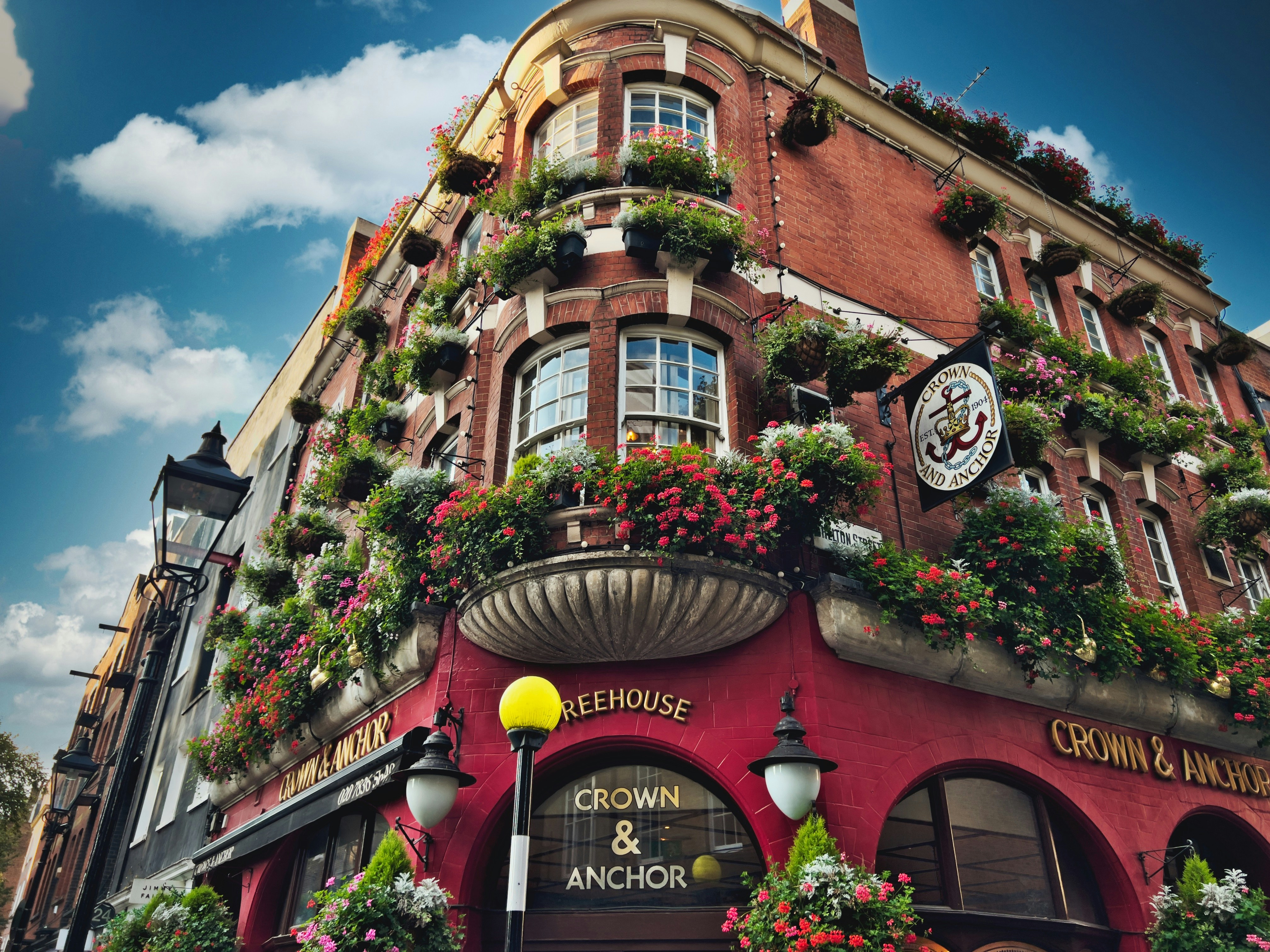 London’s Historic Pubs: Borough-by-Borough Guide to Centuries-Old Drinking Culture