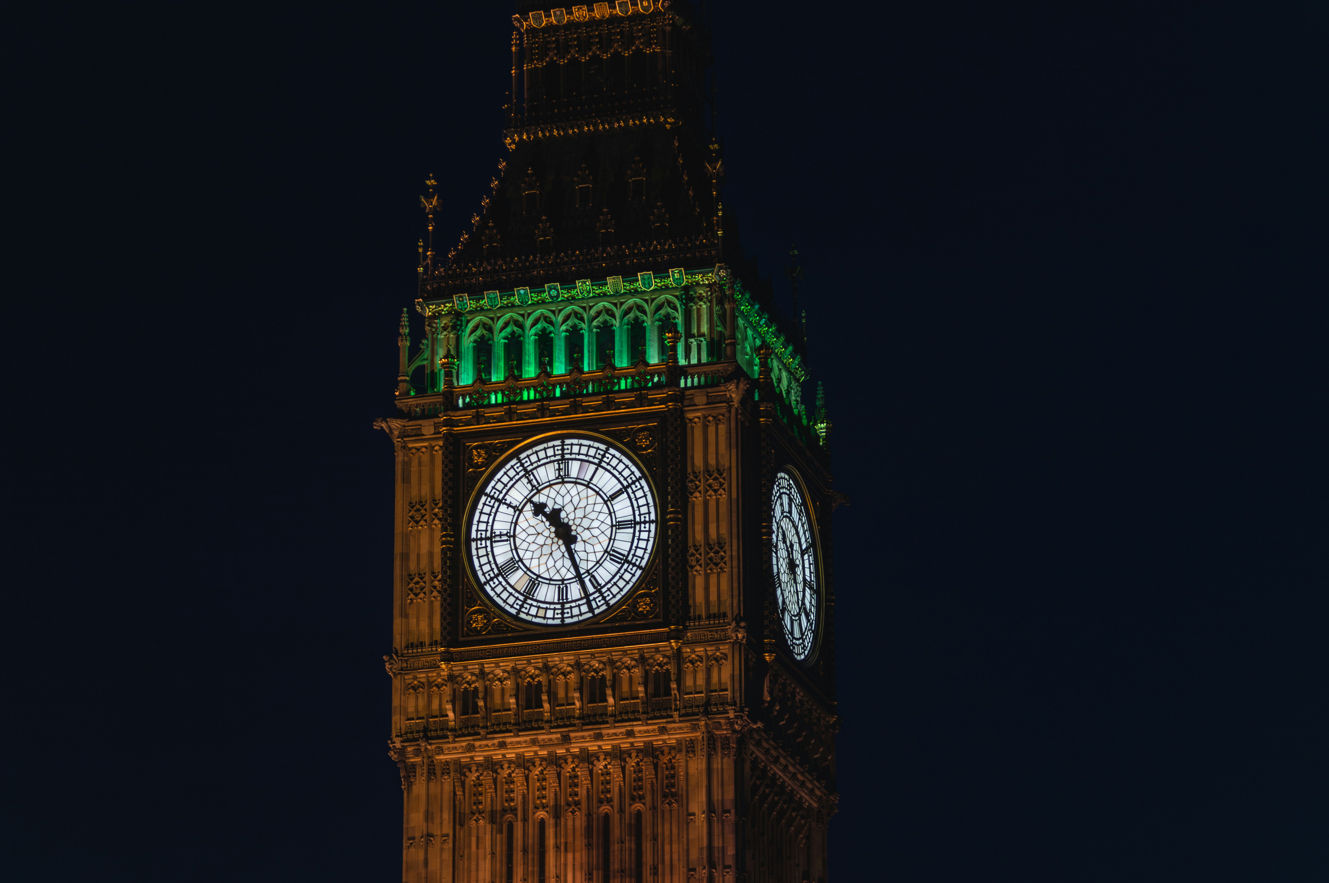 Der Big Ben Clock Tower, der über der City of London thront