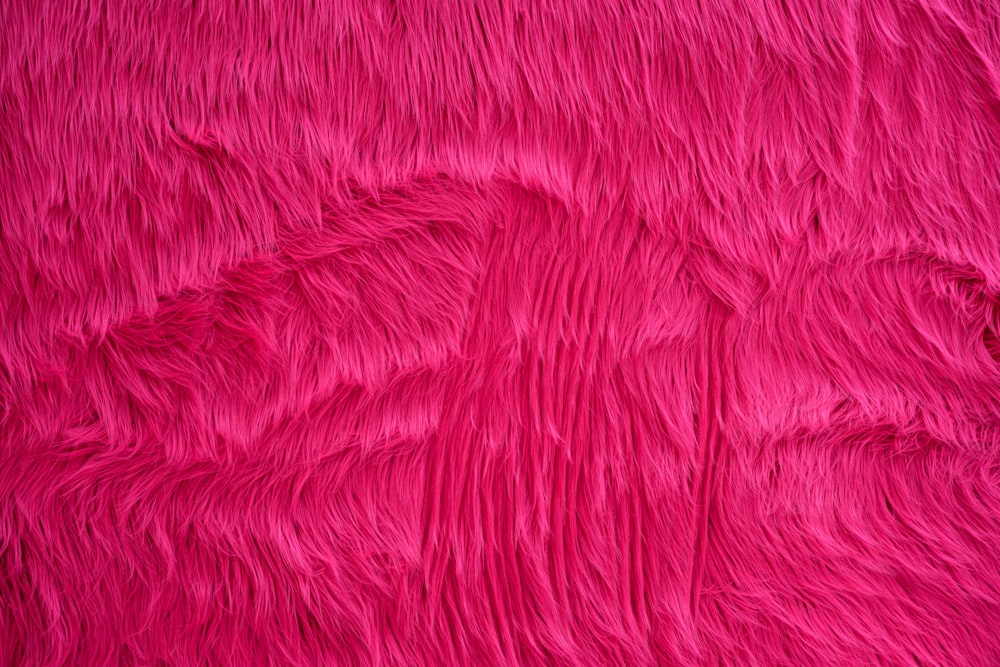 Eine Nahaufnahme einer rosafarbenen Felltextur