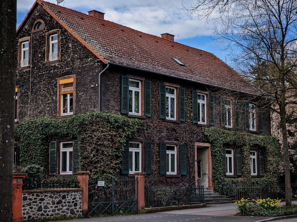 an old house with ivy growing on the side of it