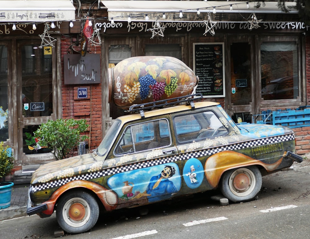 a car with a surfboard on top of it parked in front of a building