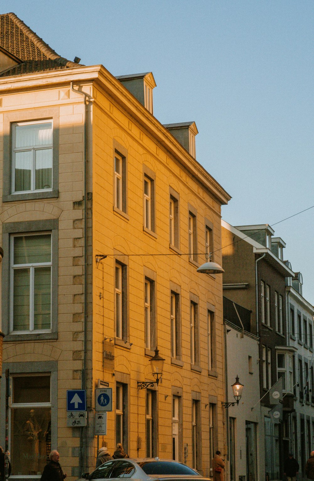 a car is parked in front of a building