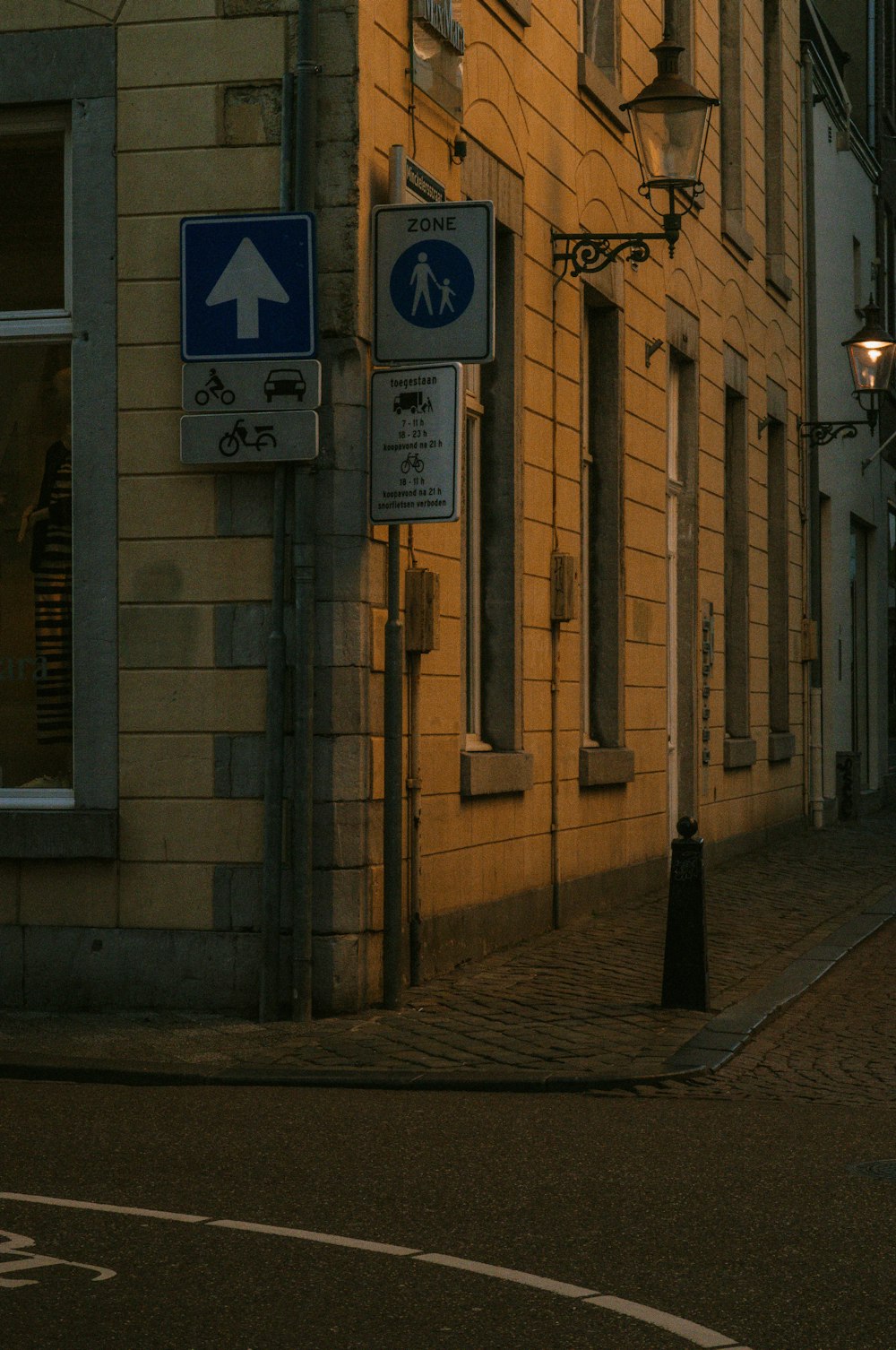 a street sign on the side of a building