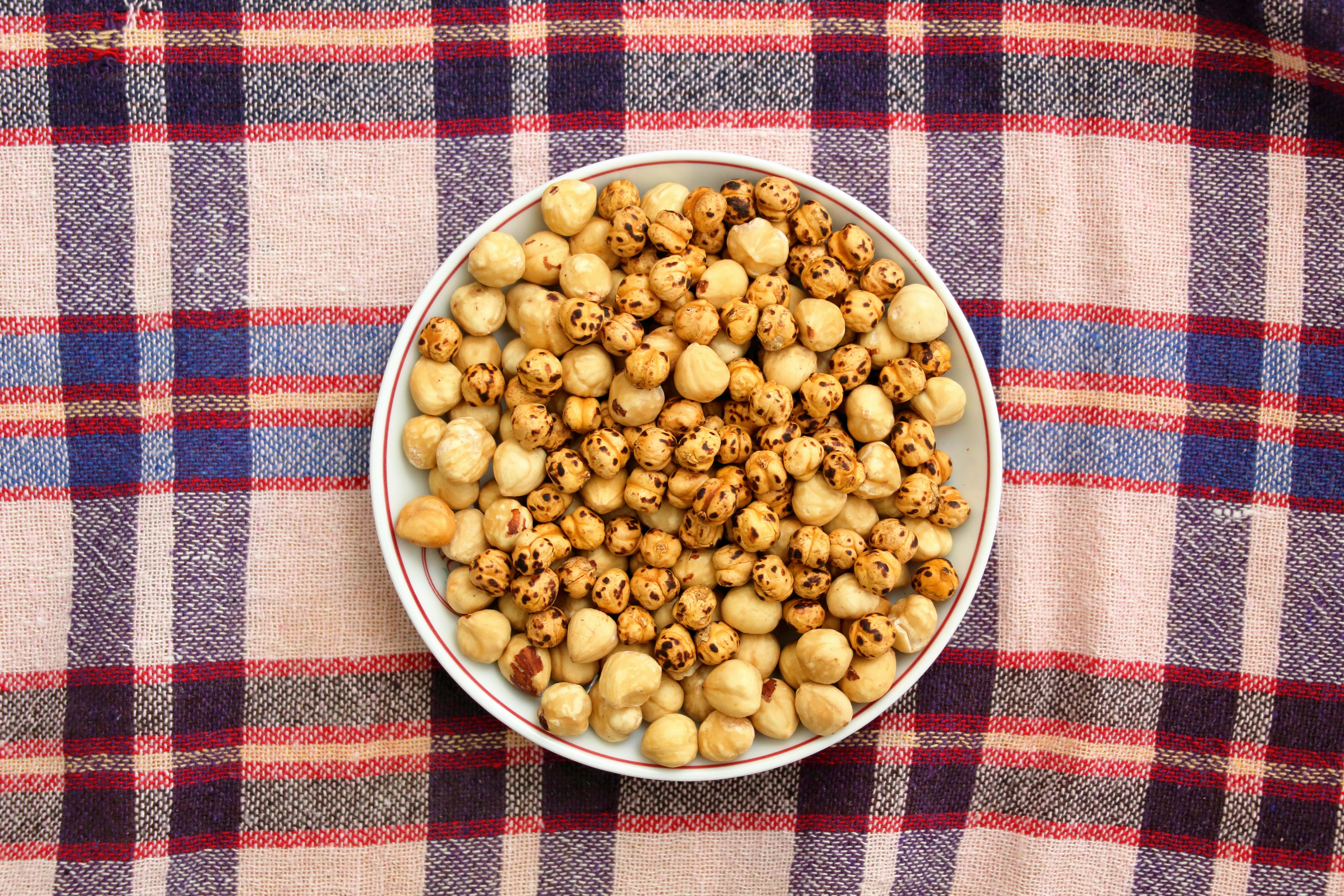 A bowl of crispy roasted chickpeas with spices - vegan easy snacks