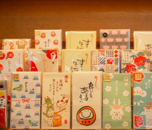 a bunch of cards that are sitting on a table