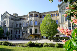 a large building with a lot of windows on it