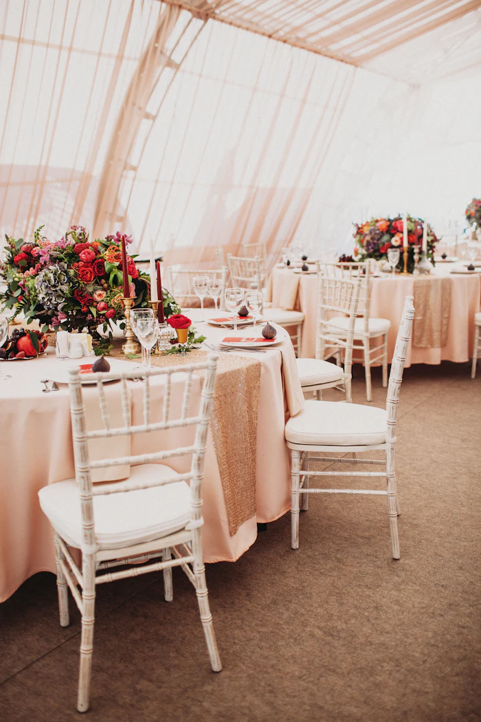 Montaje de mesas para evento