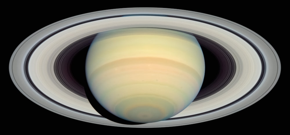 Gli anelli di Saturno sono visti in questa immagine scattata dalla NASA