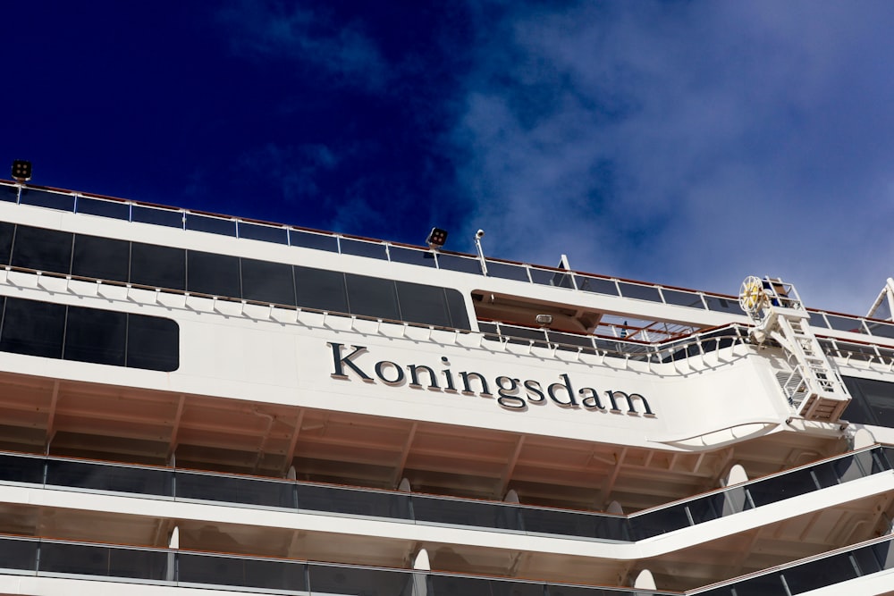 a cruise ship with the name koningsdam on it