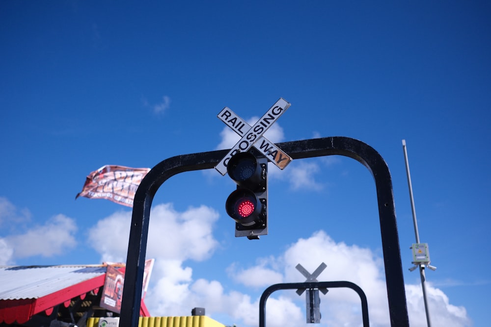 a traffic light with a railroad crossing sign on it