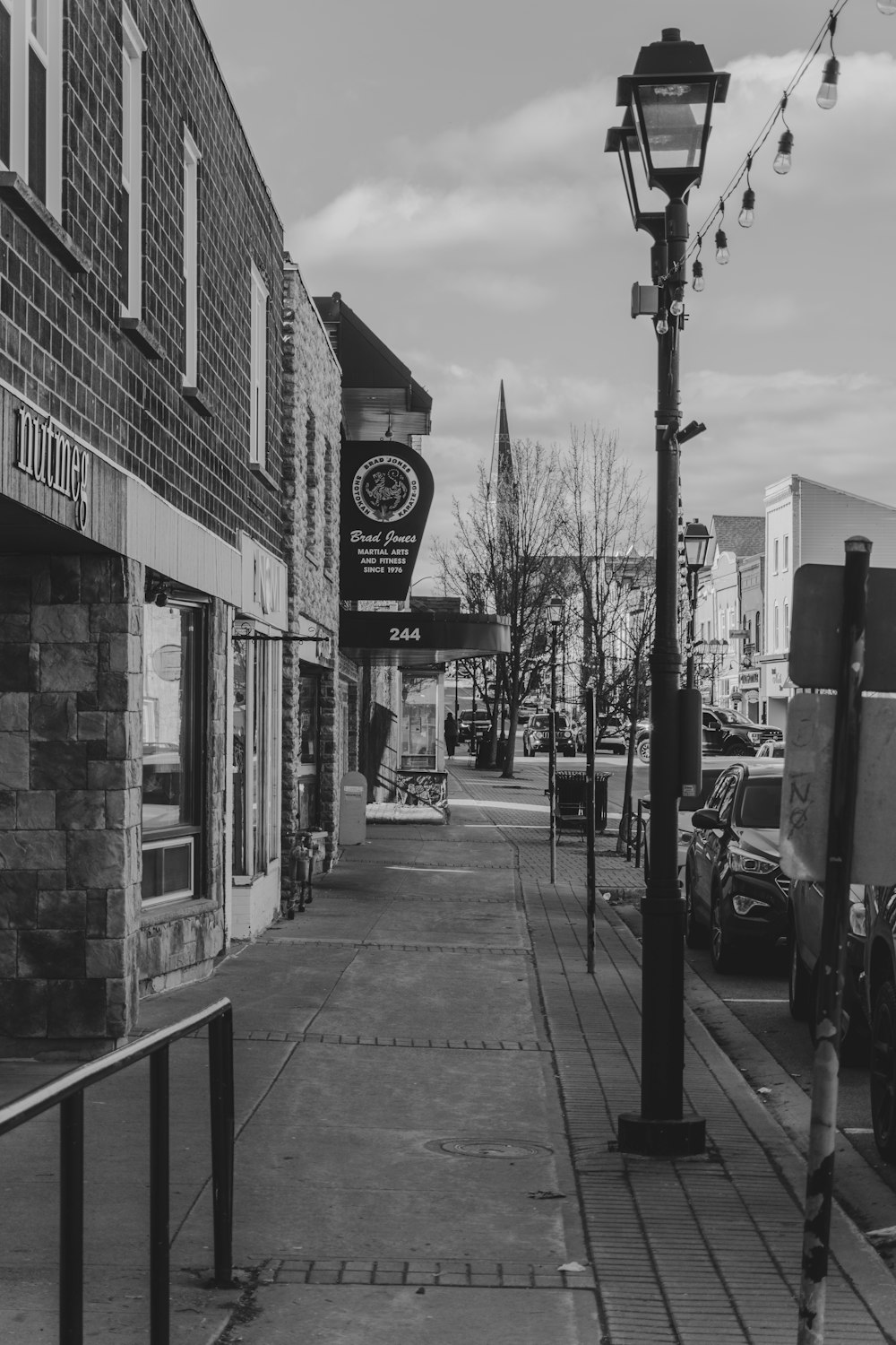 a black and white photo of a city street