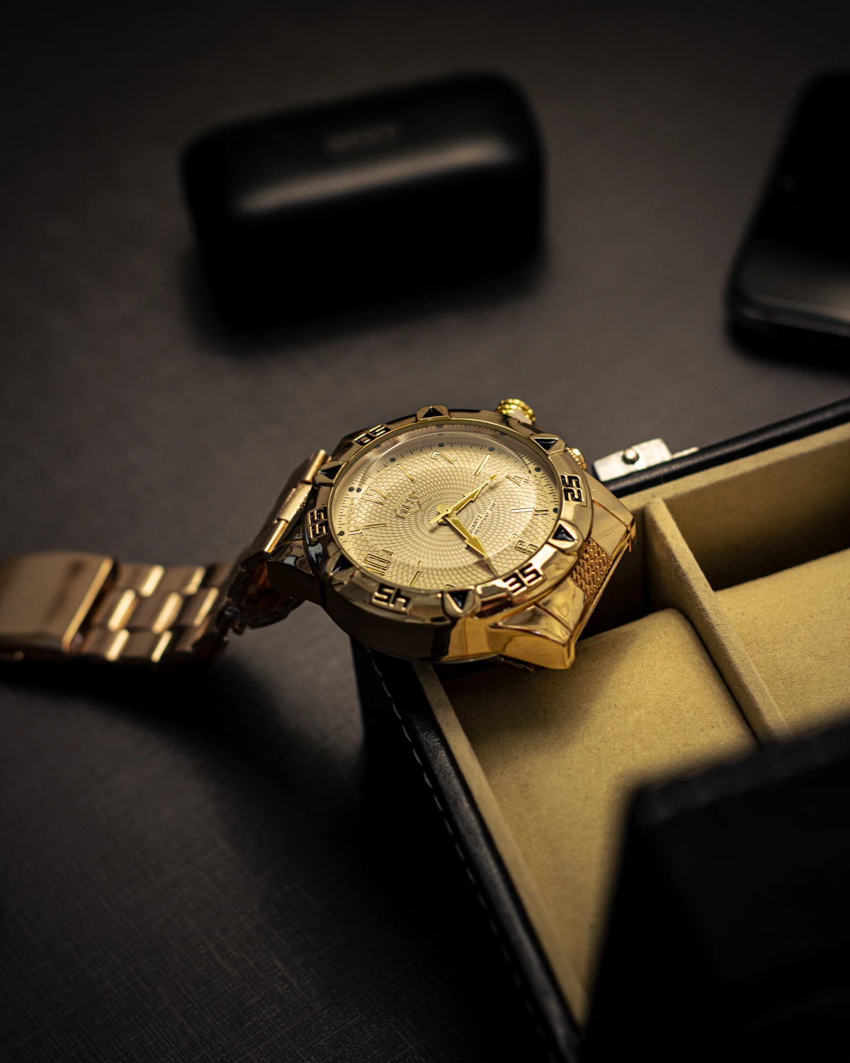 Hochwertige Armbanduhr in einer Box