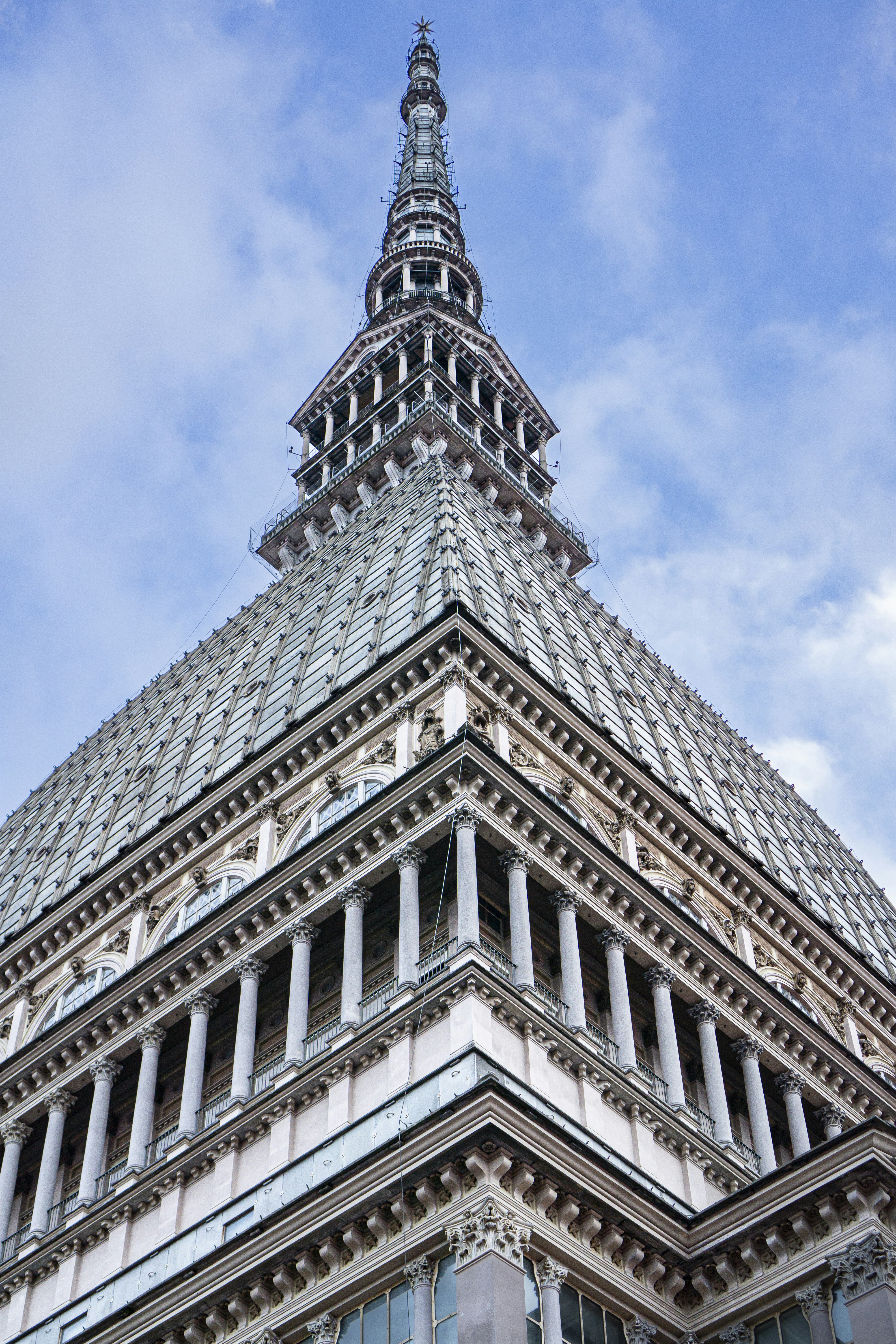 photo-1712047145191-d5572d75a871?ixid=M3