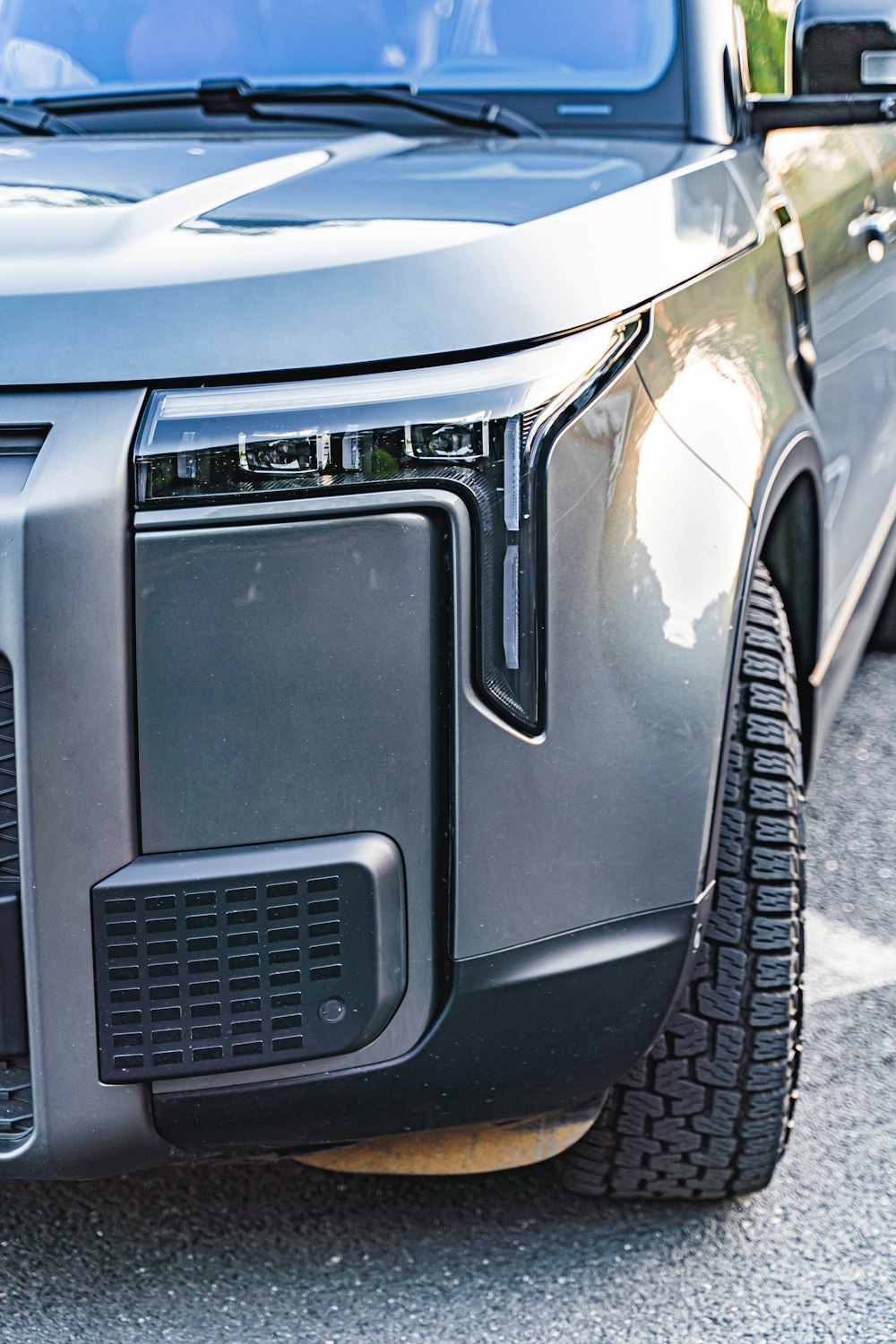 a close up of the front bumper of a truck