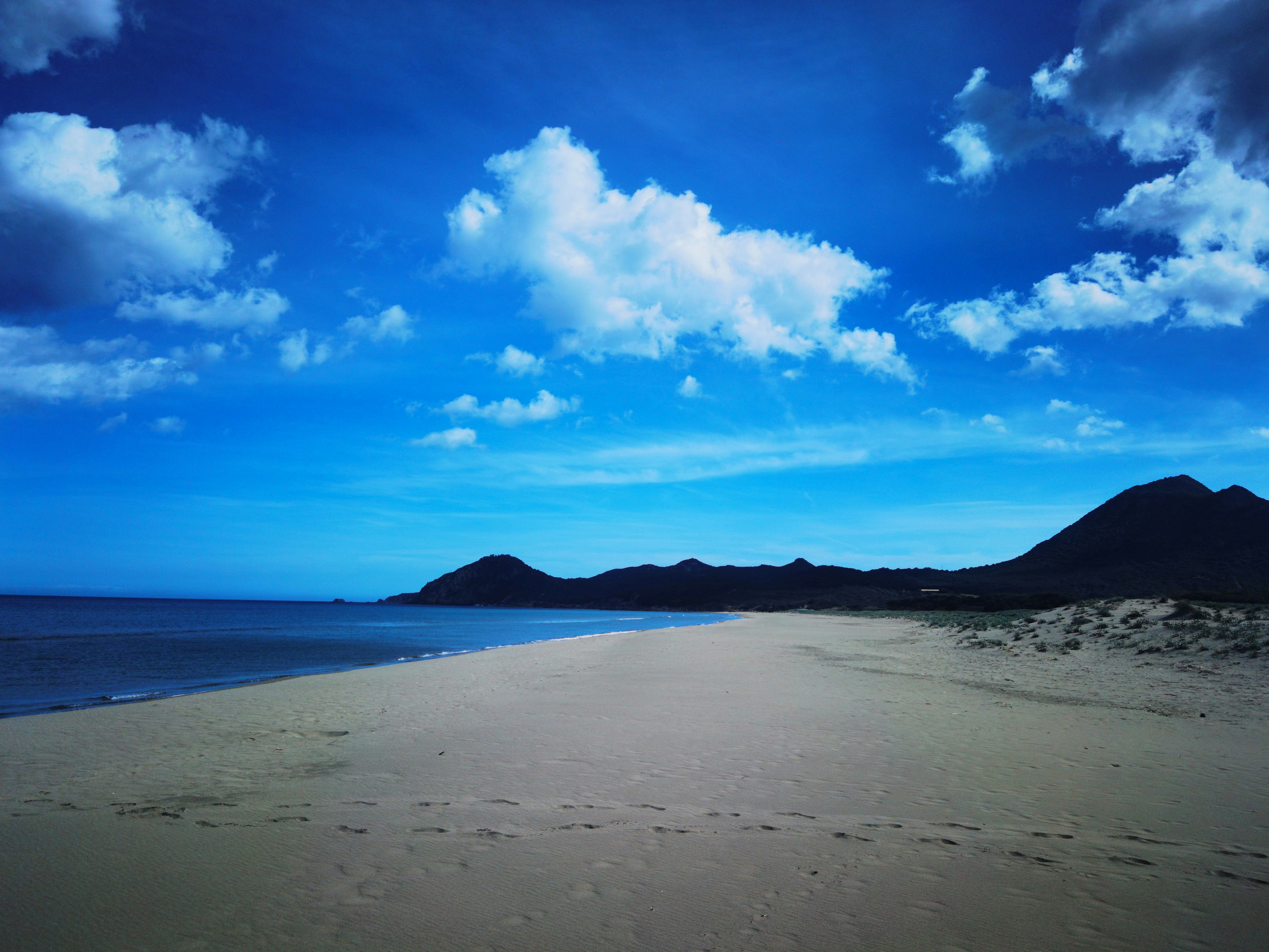 Reading Power and Submission Through Body Language