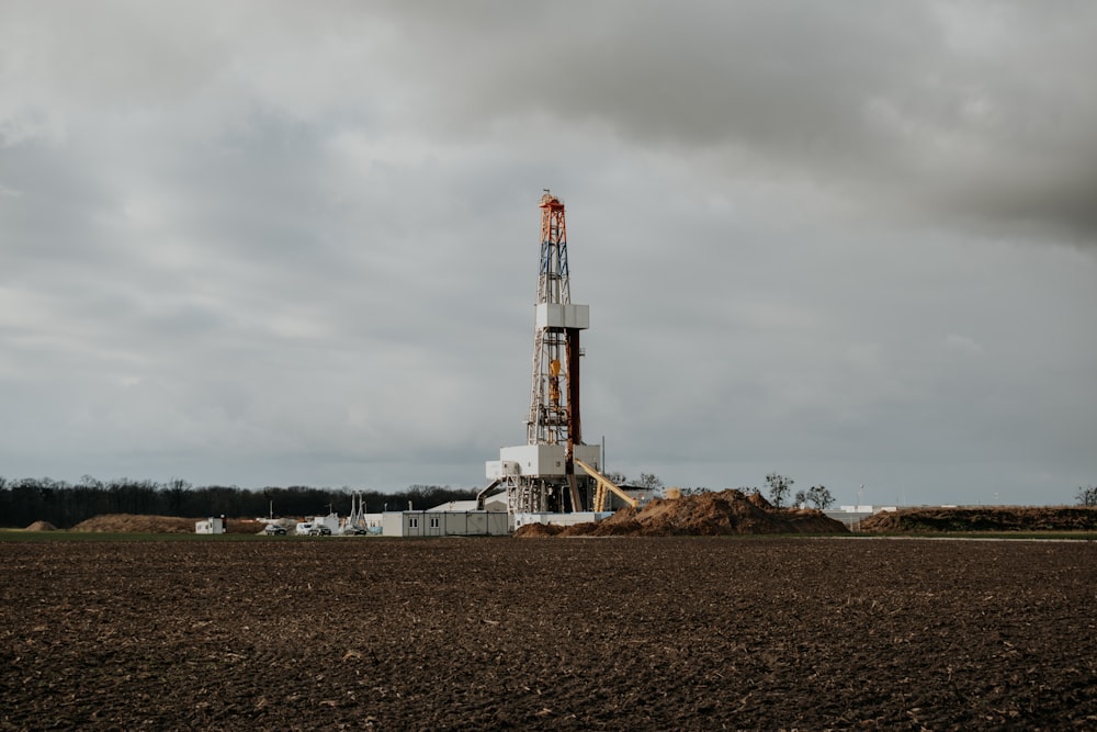 a drilling rig in the middle of a field