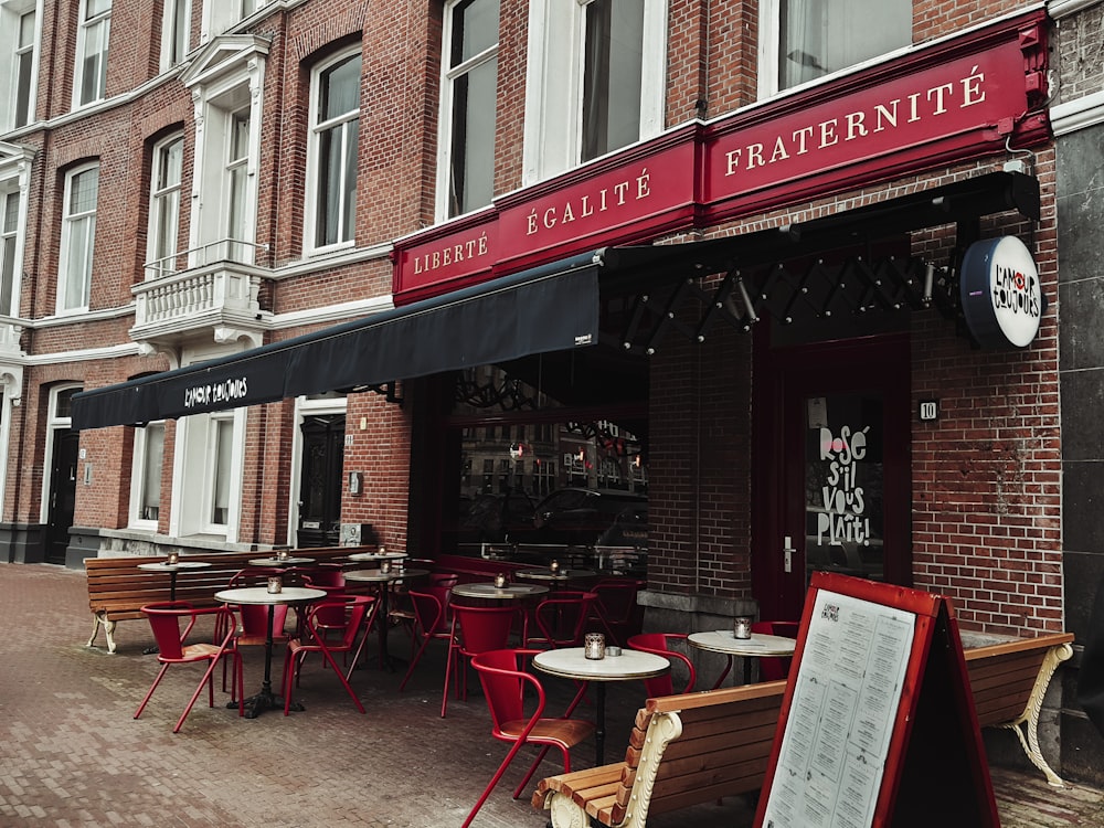 the outside of a restaurant with tables and chairs