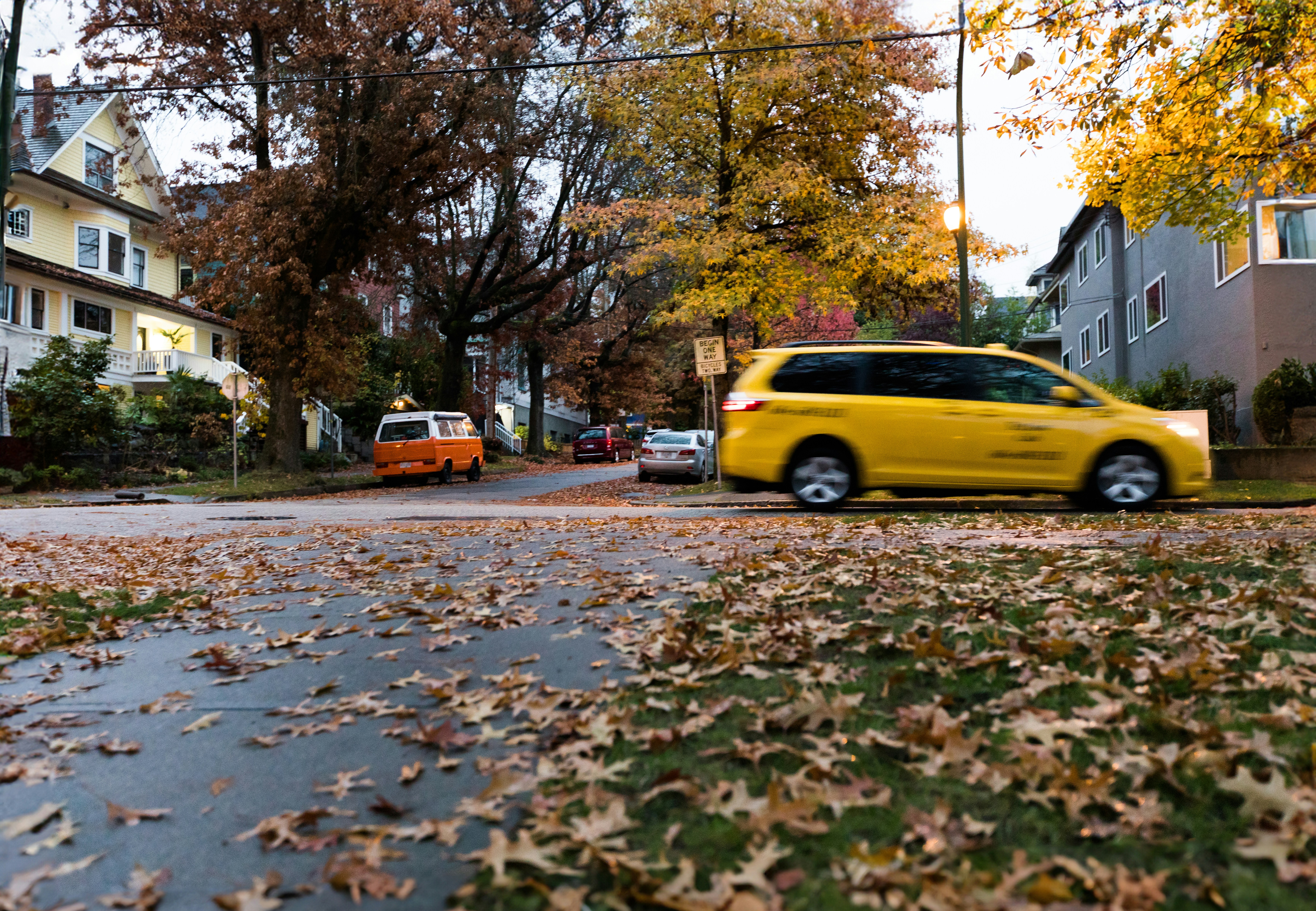 Electric Cars Versus Gas Cars: 2025 Cost, Climate & Ownership Guide