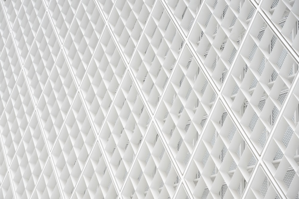 패턴이 있는 흰색 벽의 클로즈업