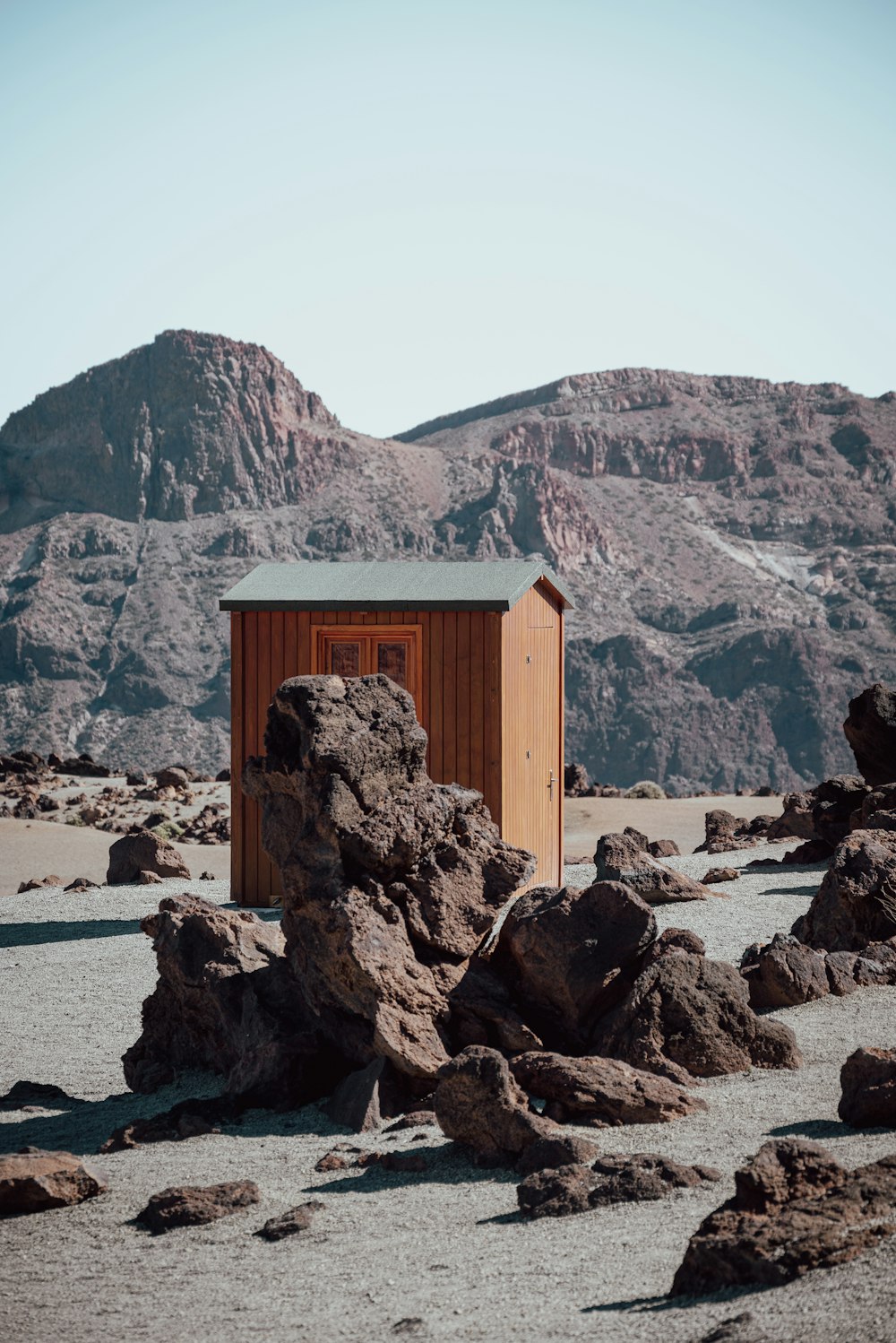 a small outhouse in the middle of a desert