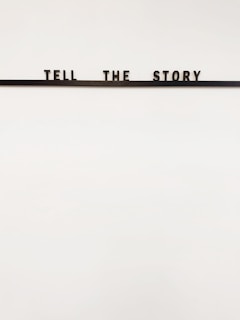 a sign that says tell the story on it