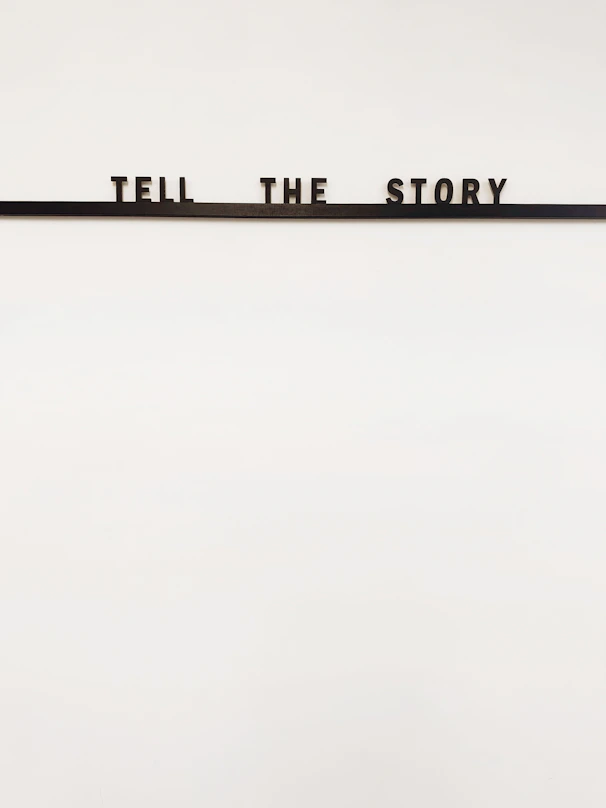 a sign that says tell the story on it
