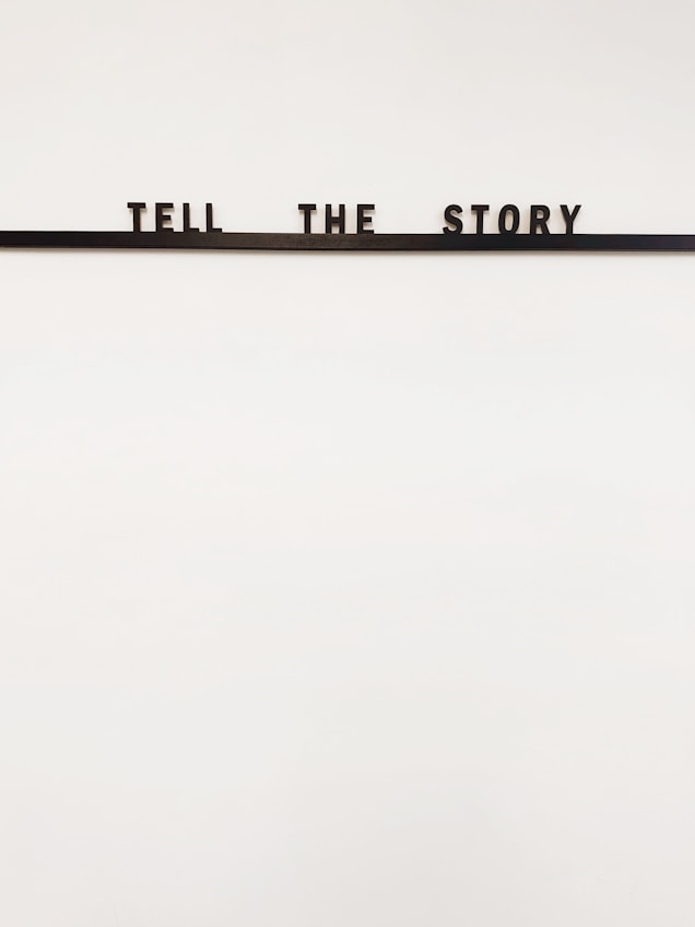 a sign that says tell the story on it