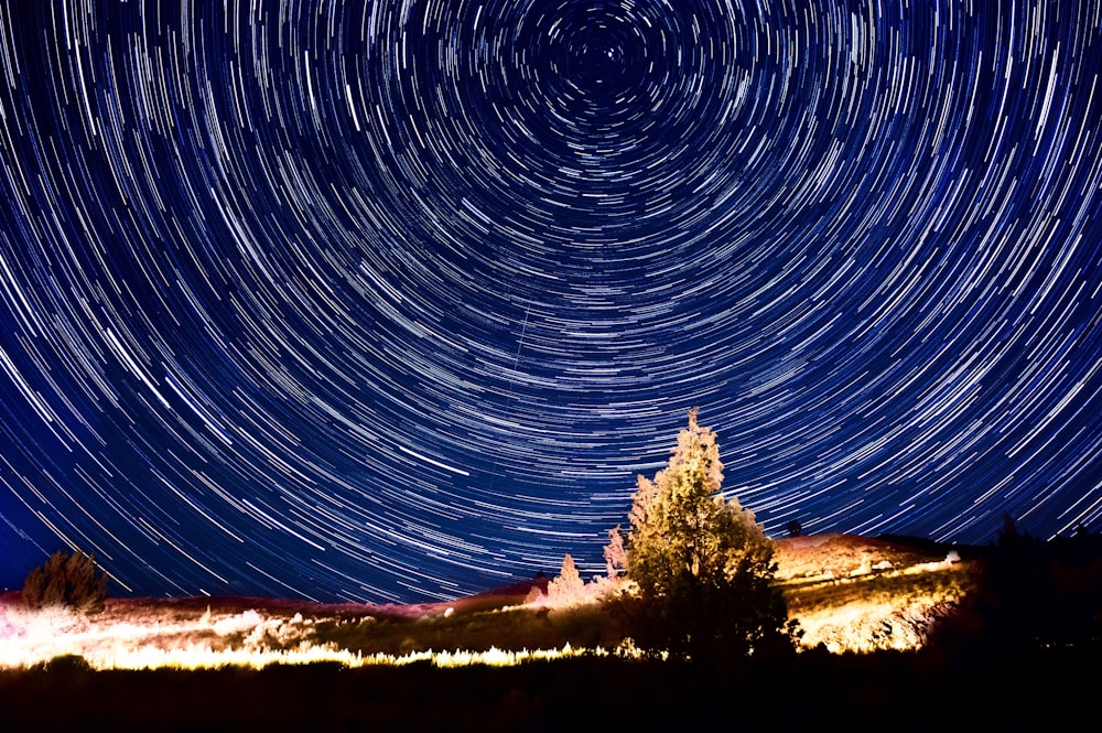 a star trail is shown in the night sky