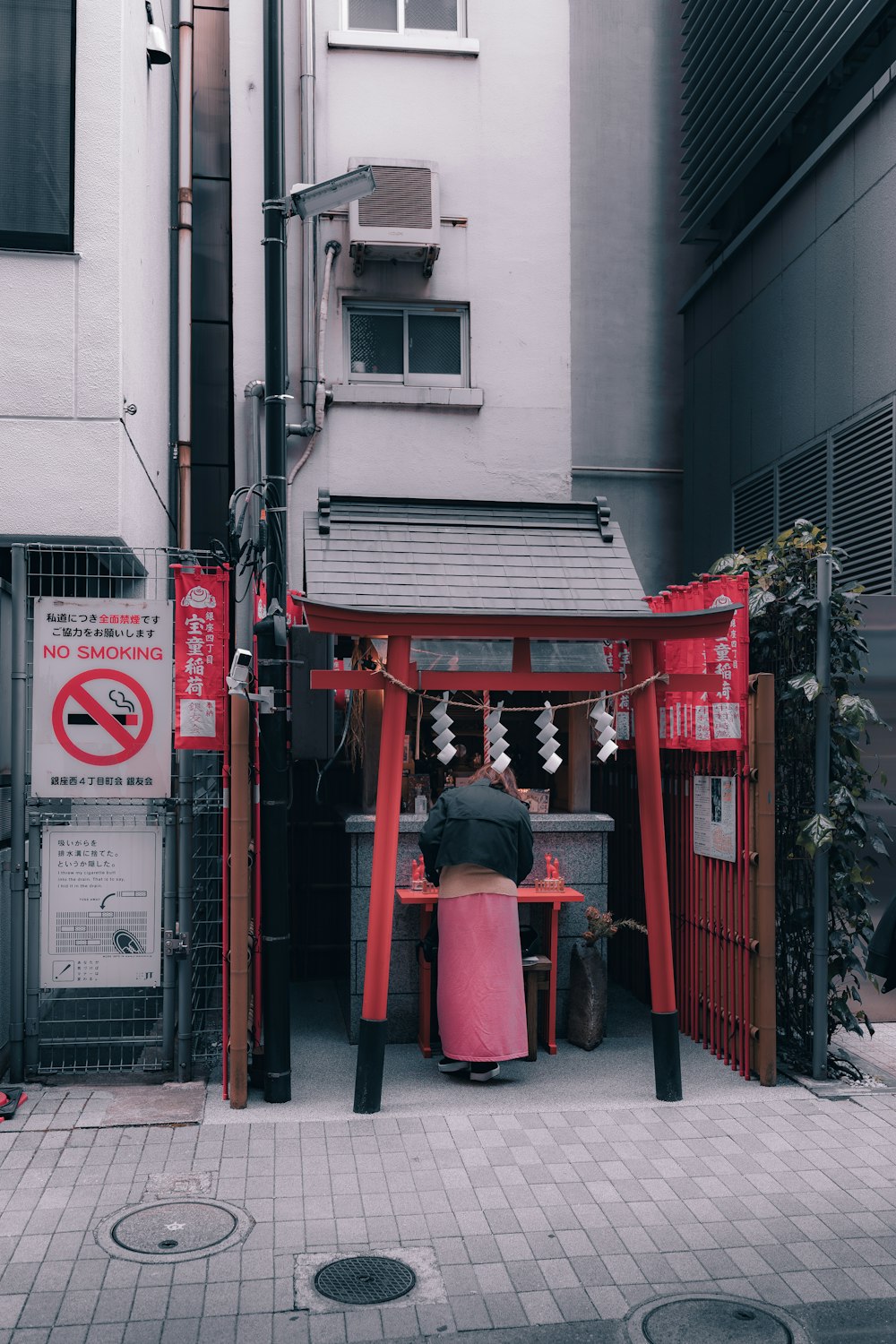 a person sitting at a table in front of a building