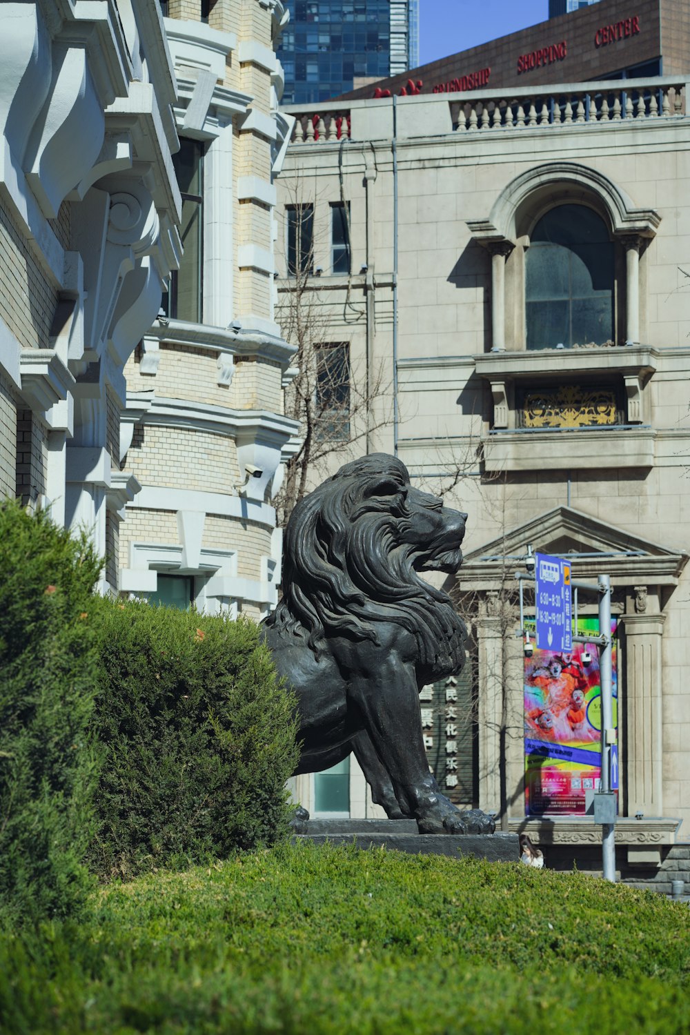 a statue of a lion in front of a building