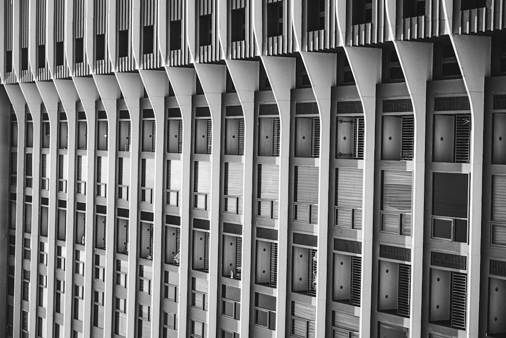 a black and white photo of a building