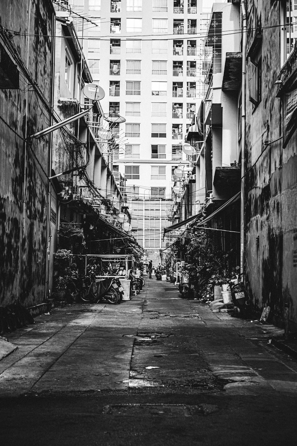 a black and white photo of an alley way