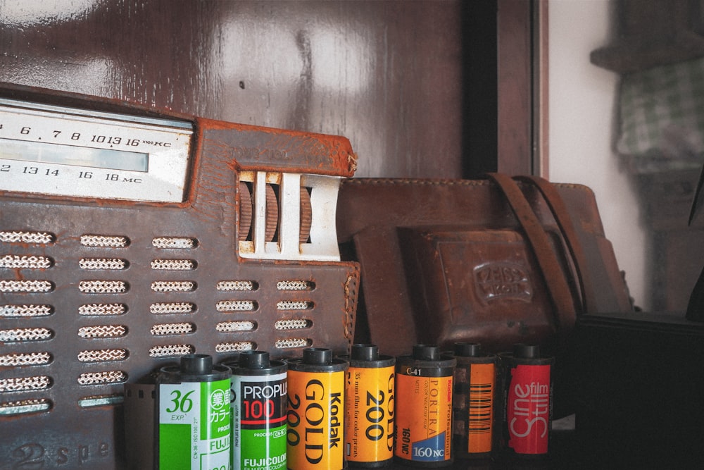 an old radio sitting on top of a wooden shelf