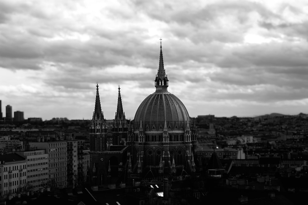 a black and white photo of a city skyline