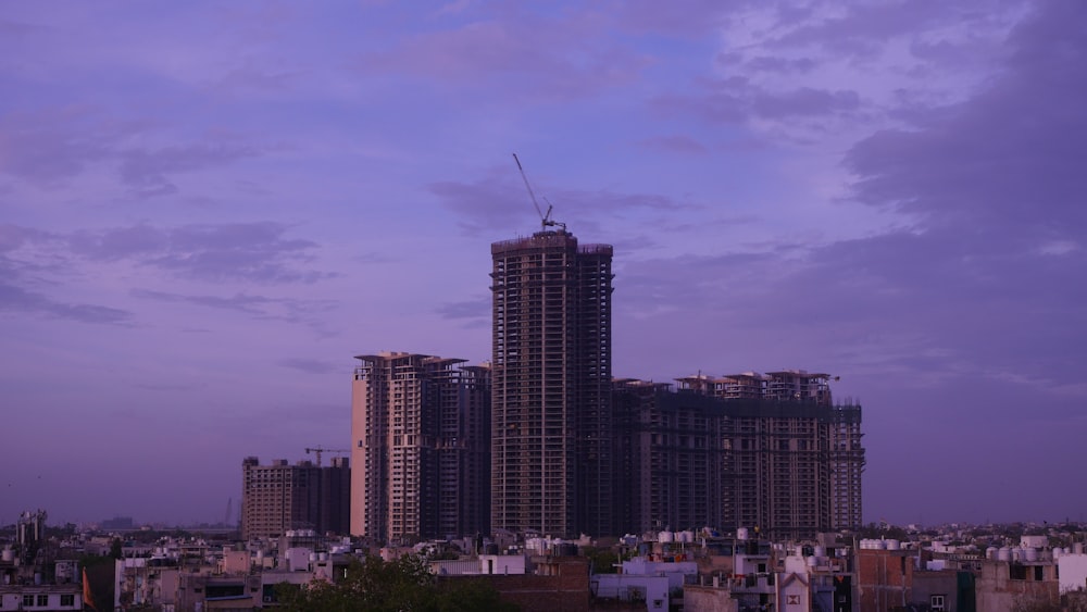 a very tall building sitting in the middle of a city